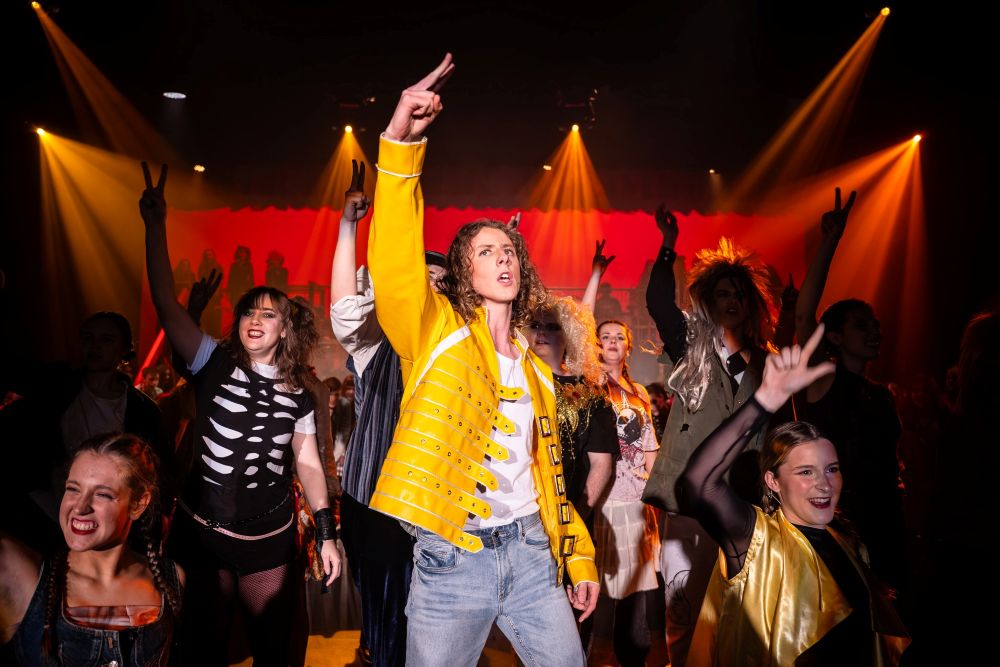 we will rock you 01